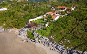 Refugio de piedra - Troncones
